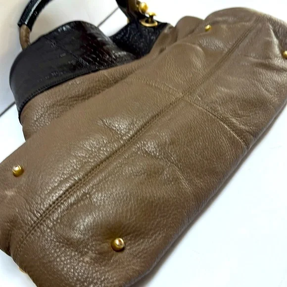 BCBG Elegant Brown Leather Handbag - Picture 5 of 10